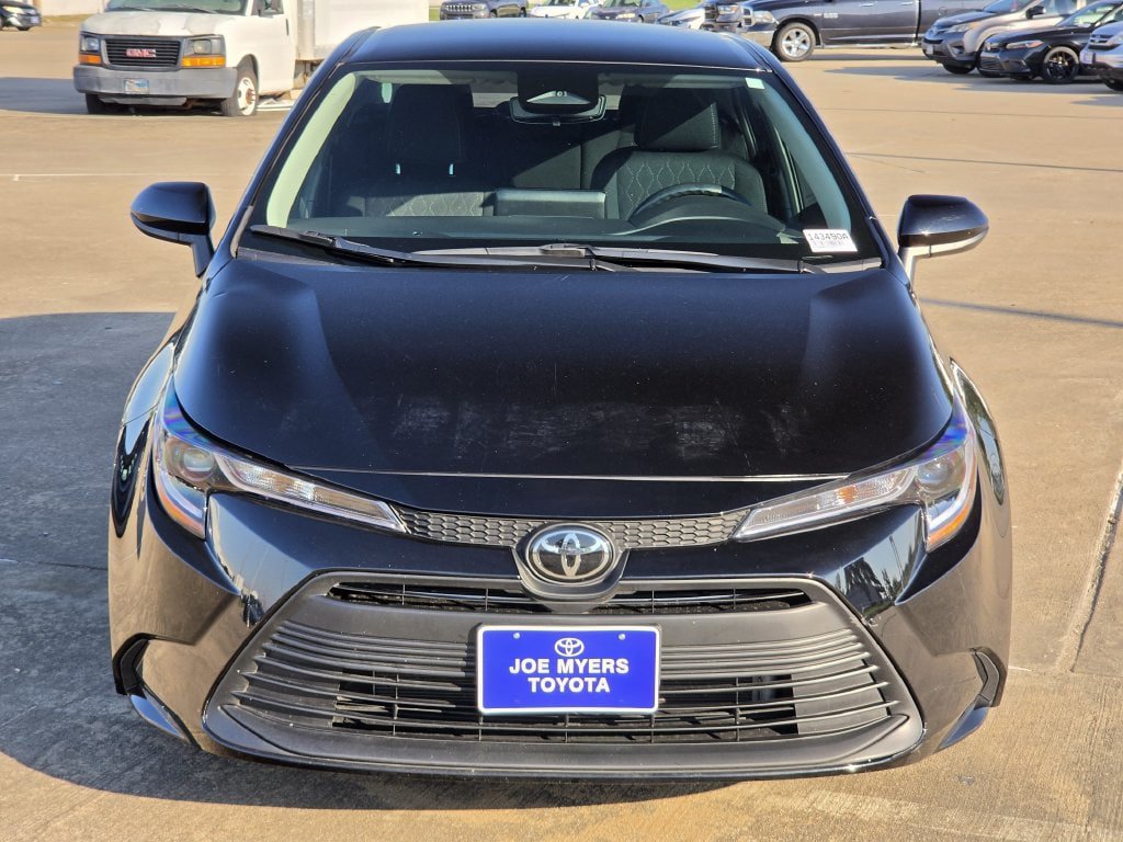 Used 2026 Toyota Corolla LE FWD image 3
