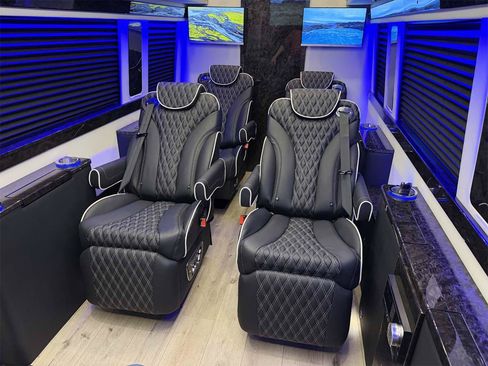 Used 2024 Mercedes-Benz Sprinter 3500 image 3