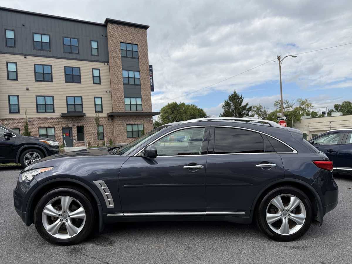 Used 2011 INFINITI FX35 AWD w/ Premium Pkg image 4