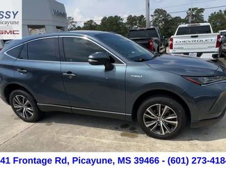 Used 2021 Toyota Venza LE video 2