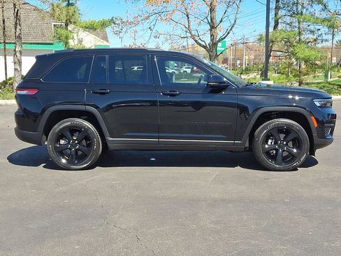 Used 2023 Jeep Grand Cherokee Altitude AWD/4WD image 26
