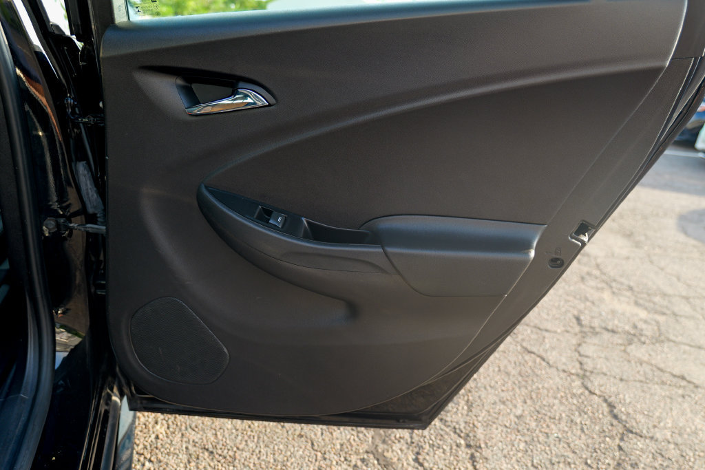 Used 2018 Chevrolet Volt Premier w/ Driver Confidence Package FWD image 31