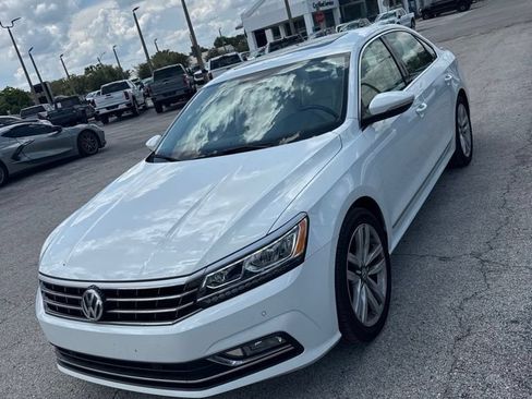 Used 2017 Volkswagen Passat 1.8T SE FWD image 1