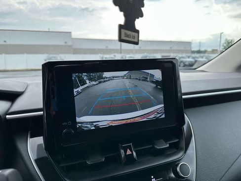 Used 2025 Toyota Corolla LE w/ LE Premium Package FWD image 19