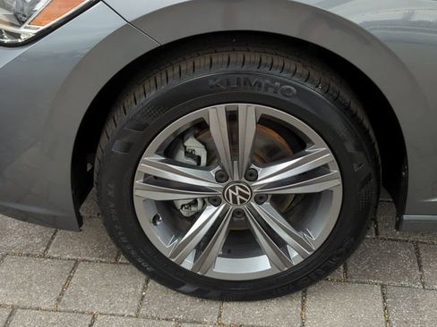 Certified 2023 Volkswagen Jetta SE FWD image 31