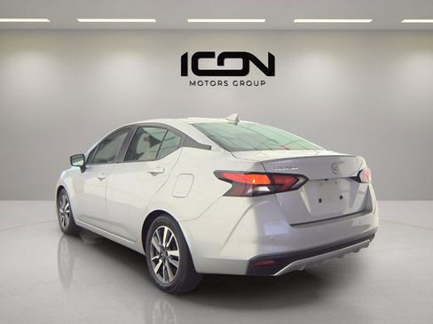 Used 2025 Nissan Versa SV image 2