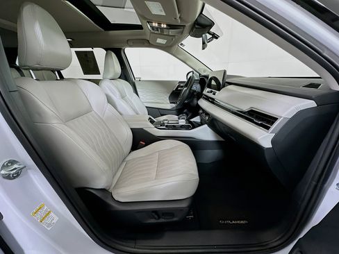 Used 2025 Mitsubishi Outlander SEL image 34