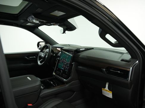 New 2026 GMC Yukon Denali w/ Denali Reserve Package AWD/4WD image 22