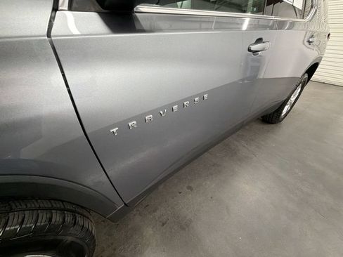 Used 2021 Chevrolet Traverse LT FWD image 30