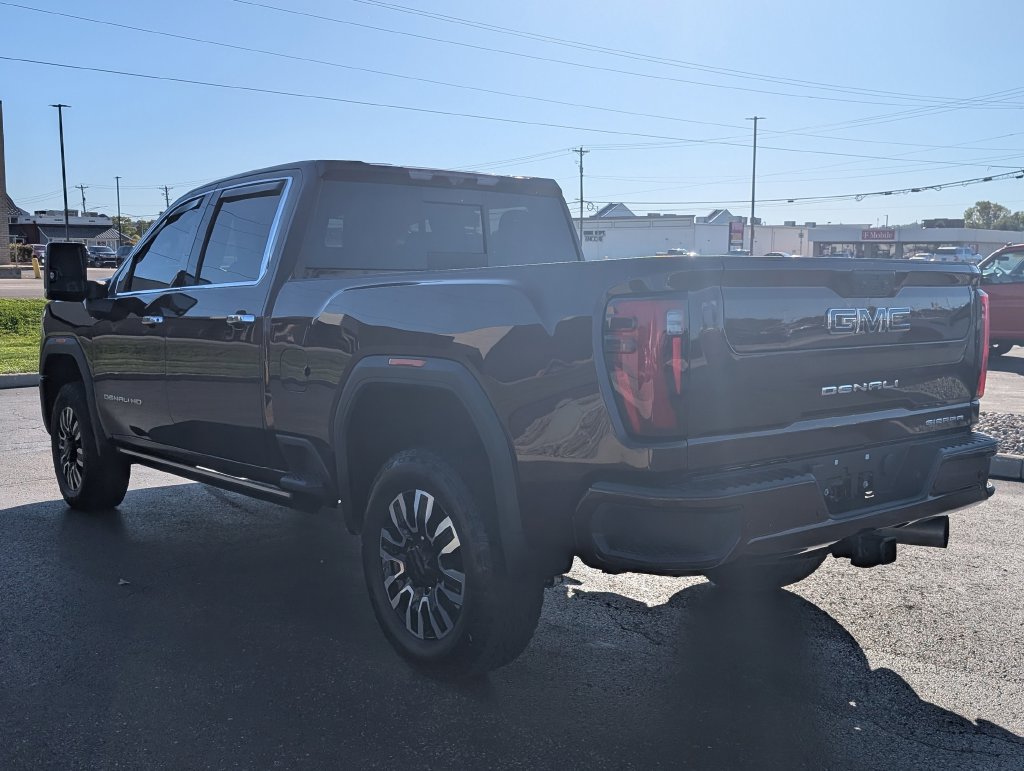 Used 2024 GMC Sierra 2500 Denali Ultimate AWD/4WD image 5