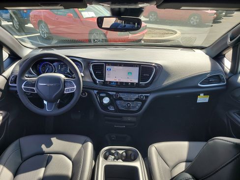 New 2026 Chrysler Pacifica Select image 12