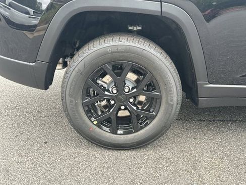 New 2026 Jeep Grand Cherokee Altitude RWD image 17