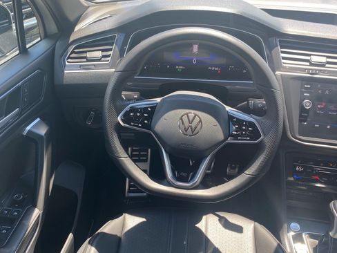Used 2023 Volkswagen Tiguan SE R-Line FWD image 6