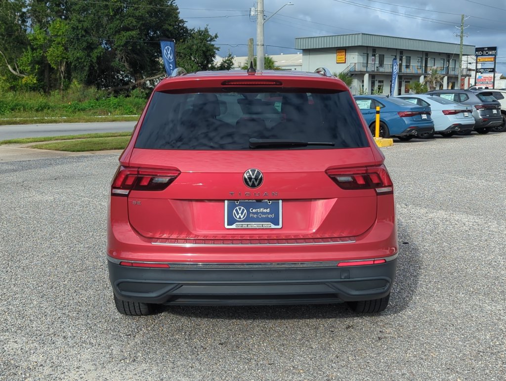 Used 2023 Volkswagen Tiguan SE w/ Panoramic Sunroof Package FWD image 6