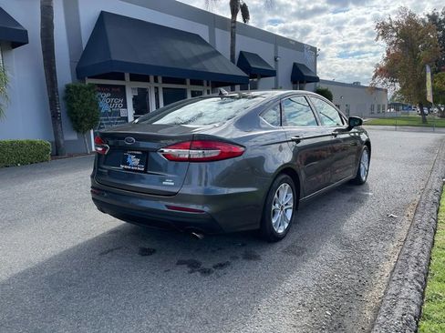 Used 2019 Ford Fusion SE image 5