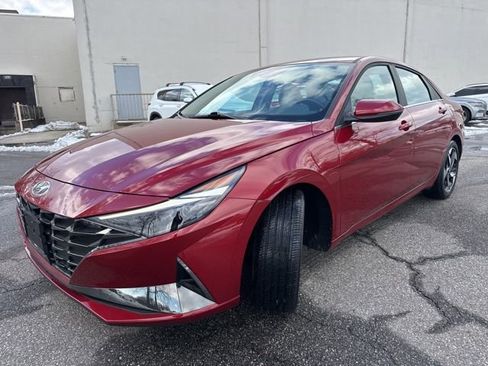 Used 2023 Hyundai Elantra Limited image 3