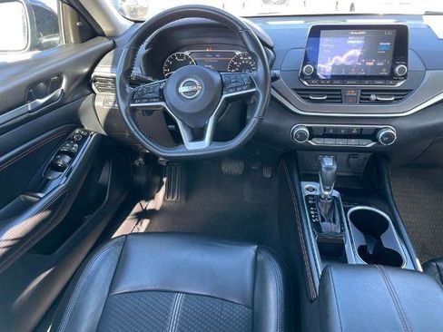 Used 2023 Nissan Altima 2.5 SR FWD image 9