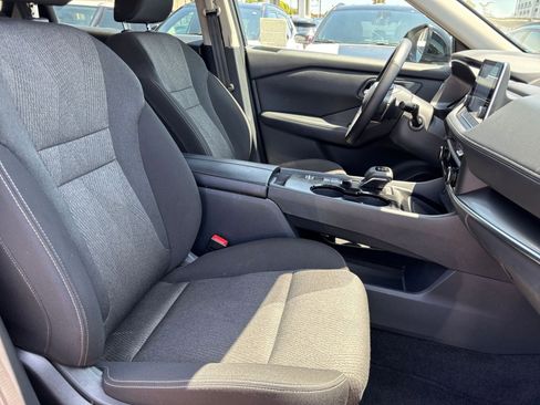 Used 2025 Nissan Rogue SV FWD image 38