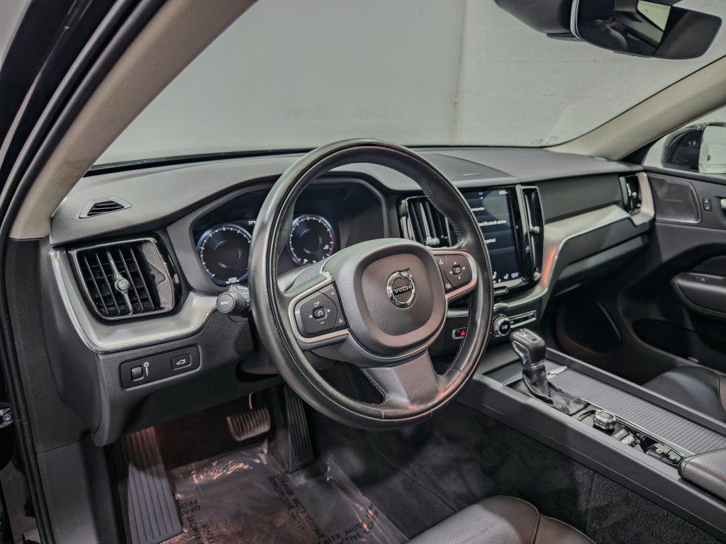 Used 2019 Volvo XC60 T5 Momentum w/ Multimedia Package AWD/4WD image 14