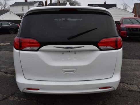 Used 2020 Chrysler Voyager Lxi image 6