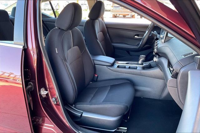 Used 2025 Nissan Sentra SV w/ All-Weather Package FWD image 6