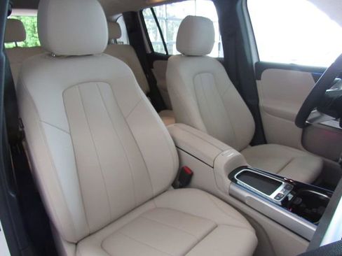 Used 2026 Mercedes-Benz GLB 250 4MATIC image 19