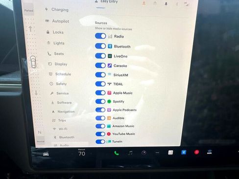 Used 2022 Tesla Model S AWD image 37