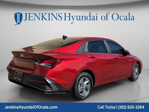 New 2026 Hyundai Elantra SE image 3