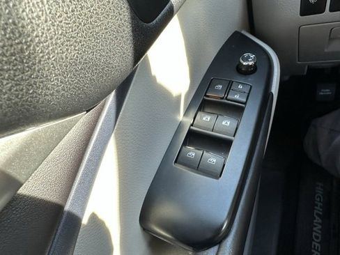 Used 2016 Toyota Highlander XLE image 38