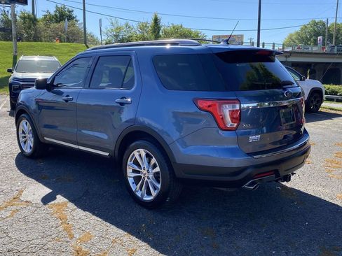 Used 2018 Ford Explorer XLT w/ Equipment Group 202A image 4