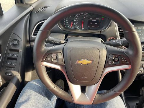 Used 2017 Chevrolet Trax LT w/ LT Convenience Package FWD image 17