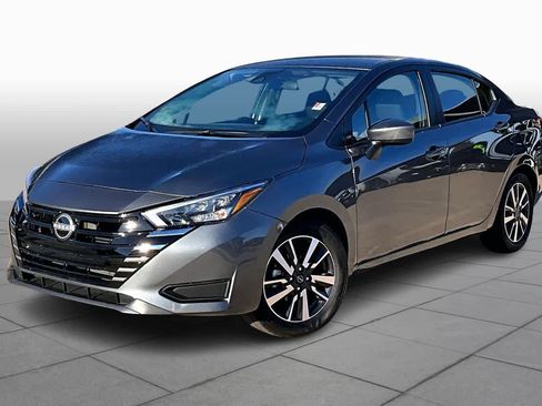 Used 2025 Nissan Versa SV image 2