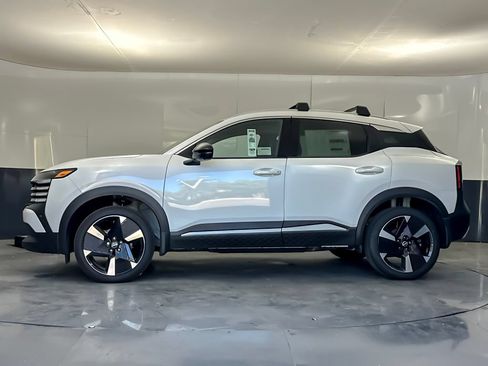 New 2026 Nissan Kicks SR w/ SR Premium Package FWD image 6