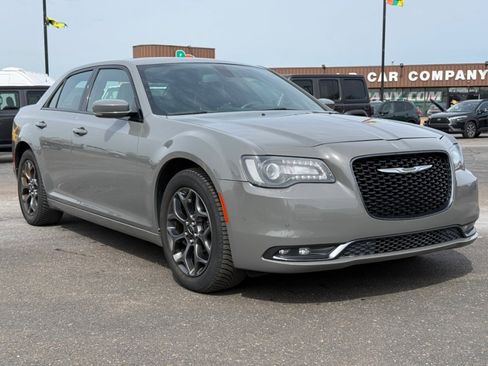 Used 2018 Chrysler 300 S w/ 300S Premium Group image 10