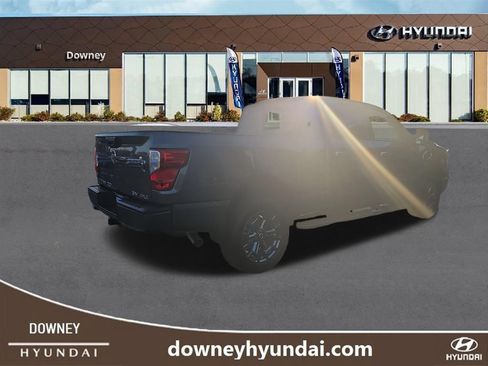 Used 2019 Nissan Titan SV w/ SV Convenience Package AWD/4WD image 5