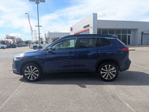 Certified 2023 Toyota Corolla Cross XLE image 6