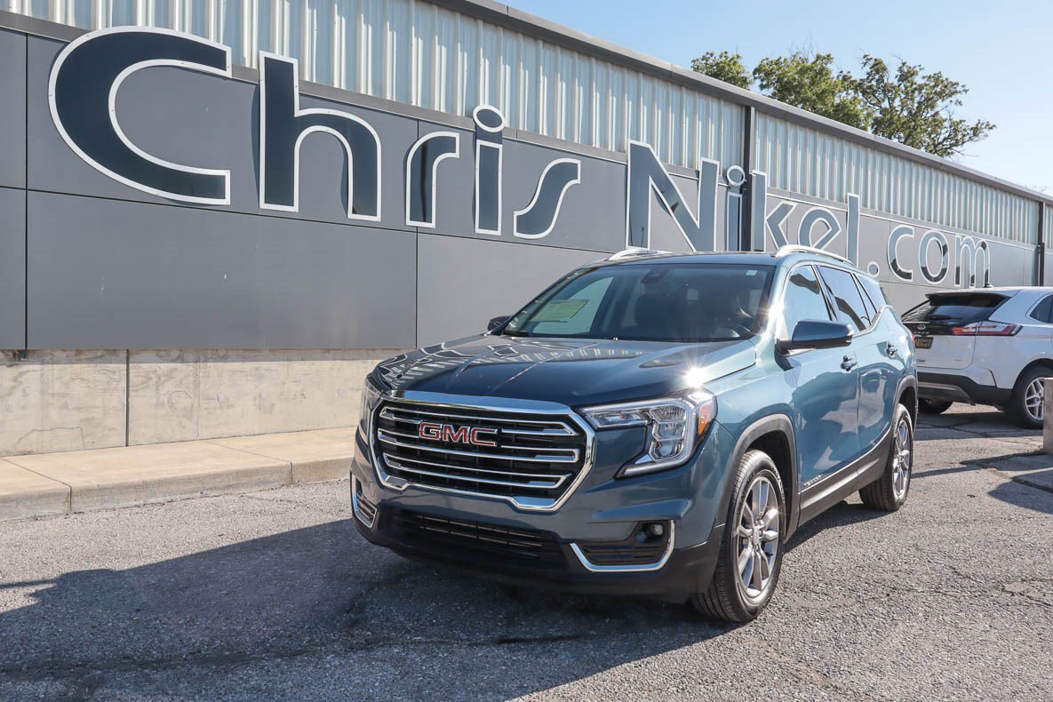 Used 2024 GMC Terrain SLT AWD/4WD image 1