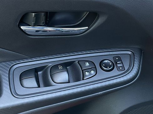 Used 2025 Nissan Versa SV image 12