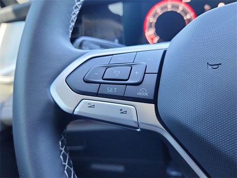 New 2025 Volkswagen Tiguan SE image 23