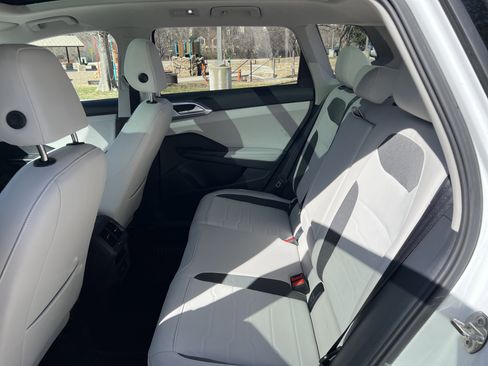 Certified 2025 Volkswagen Taos SE w/ Panoramic Sunroof Package FWD image 31