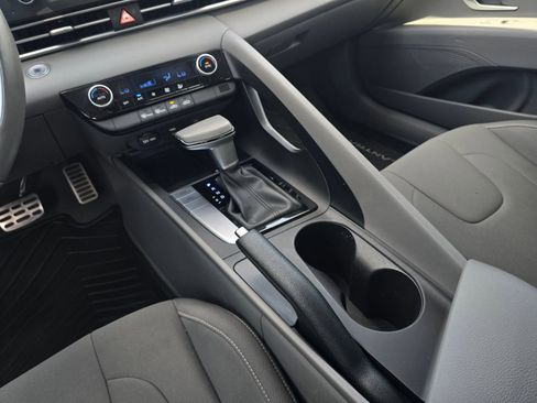 Certified 2025 Hyundai Elantra Sport image 16