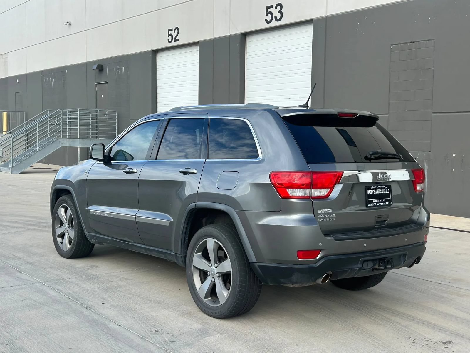 Used 2012 Jeep Grand Cherokee Laredo AWD/4WD image 3