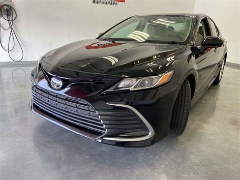 Used 2023 Toyota Camry LE image 7