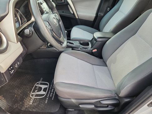 Used 2014 Toyota RAV4 LE image 10