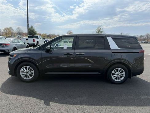 Used 2024 Kia Carnival LX FWD image 5
