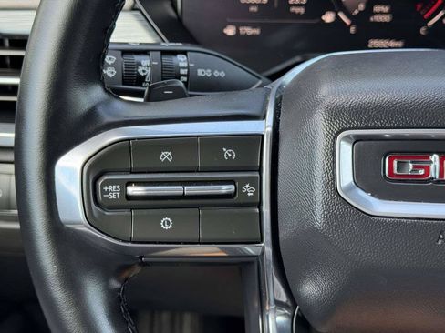 Used 2026 GMC Acadia Elevation w/ Elevation Premium Package FWD image 12