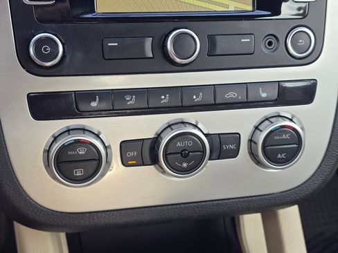 Used 2014 Volkswagen Eos Komfort image 19