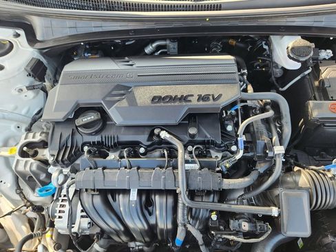 Used 2025 Hyundai Elantra SEL FWD image 31