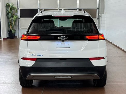Used 2022 Chevrolet Bolt EUV LT w/ Convenience Package image 4