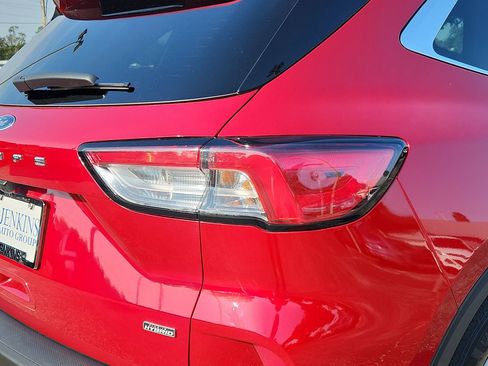 Used 2022 Ford Escape Titanium w/ Titanium Premium Package image 7